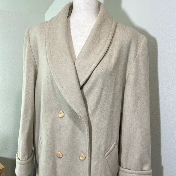 Stunningly Beautiful Wool Blend Coat Long Made in USA Cream/Off White/Tan